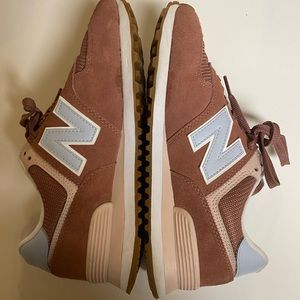 Women’s new balance tennis shoes